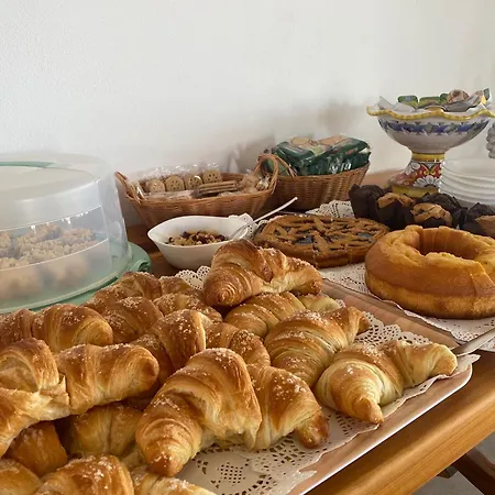 La Casa Di Pippo Flora Bed and Breakfast