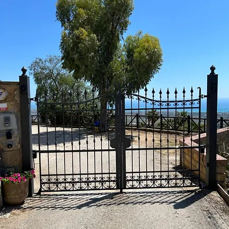 La Casa Di Pippo Flora Panzió