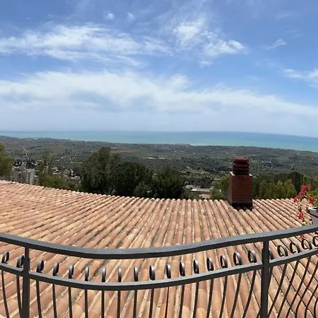 La Casa Di Pippo Flora Bed and Breakfast 3*